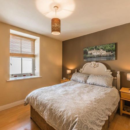 Walshs Apartment 4 Westport Bagian luar foto