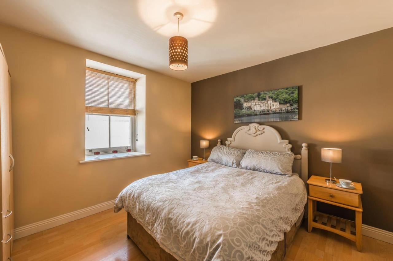 Walshs Apartment 4 Westport Bagian luar foto