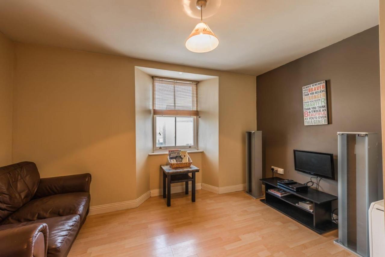 Walshs Apartment 4 Westport Bagian luar foto